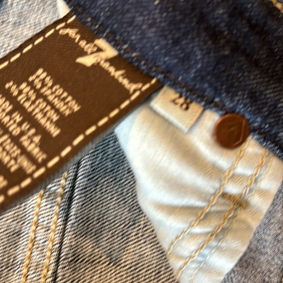 7 for all manning Jean shorts. Like new. Size 28. Distressed - Picture 2 of 4